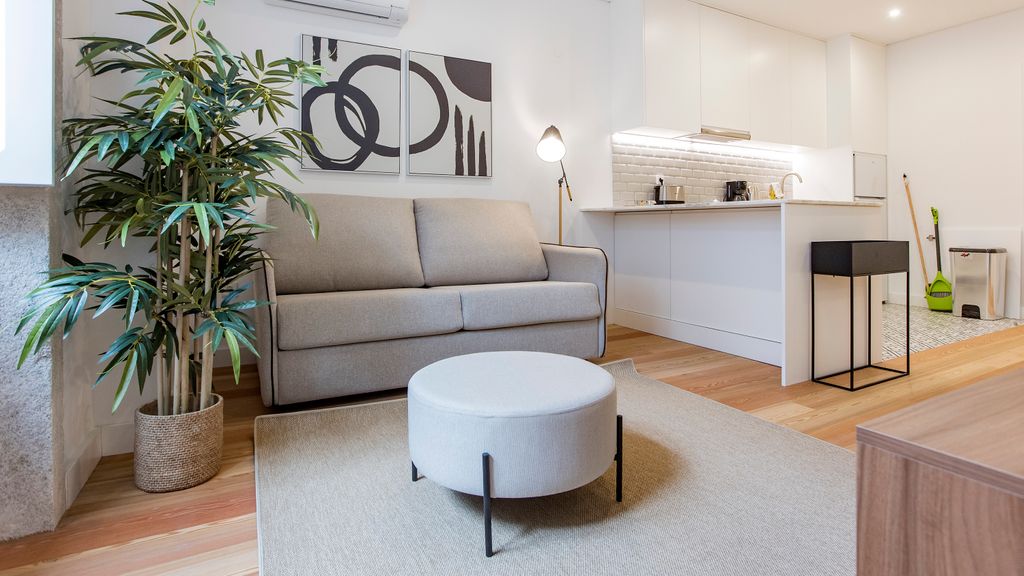 Downtown Wonder Flat w/ AC by LovelyStay