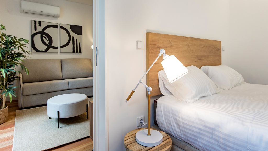 Downtown Wonder Flat w/ AC by LovelyStay