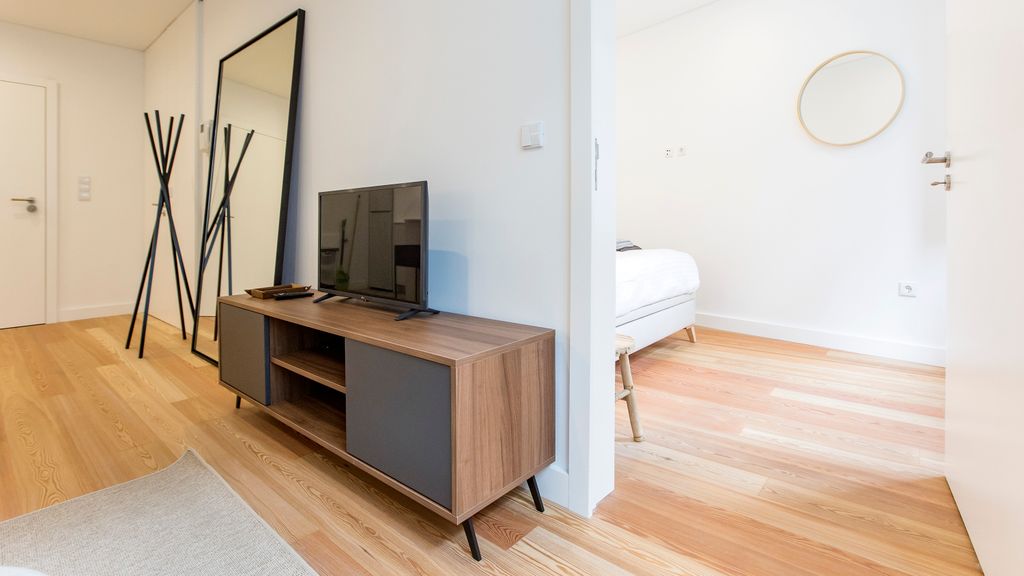 Downtown Wonder Flat w/ AC by LovelyStay
