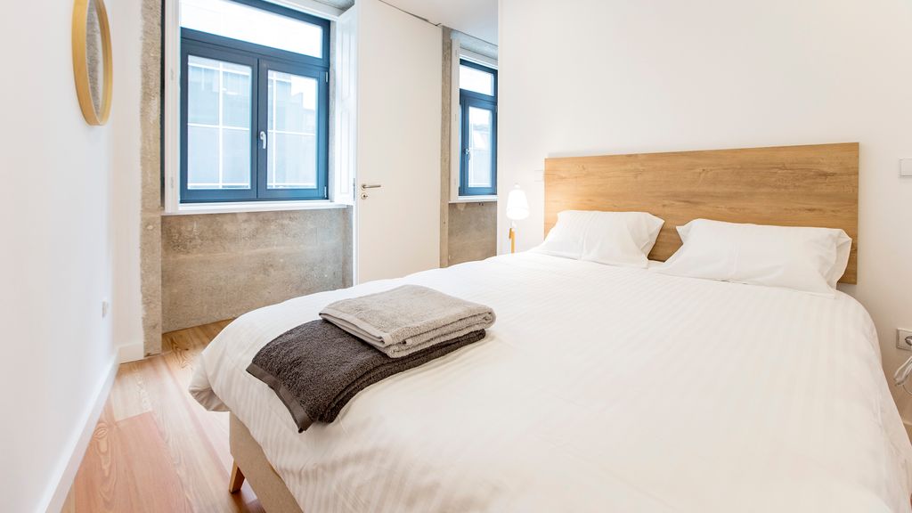 Downtown Wonder Flat w/ AC by LovelyStay