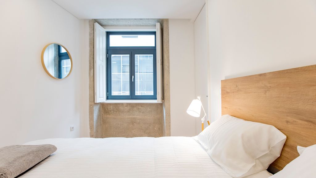 Downtown Wonder Flat w/ AC by LovelyStay