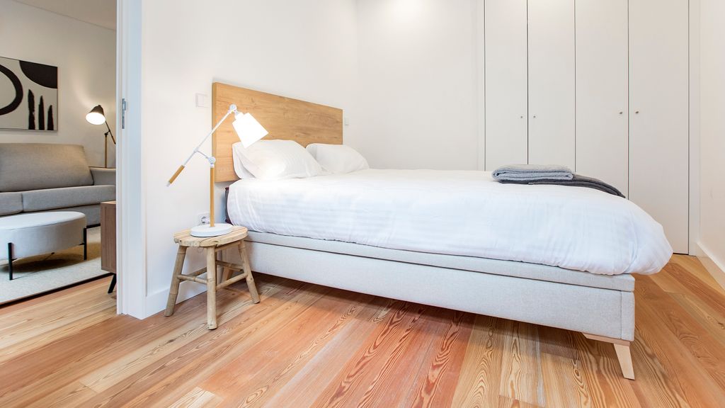 Downtown Wonder Flat w/ AC by LovelyStay