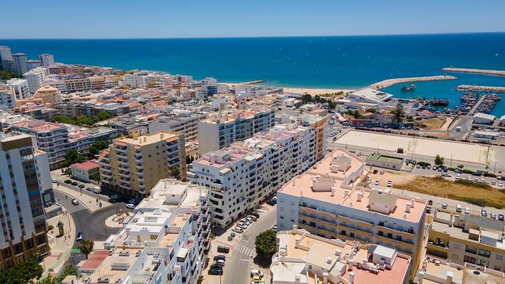 1 BDR Infante Flat in Quarteira by LovelyStay