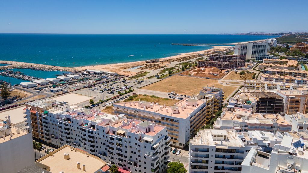 1 BDR Infante Flat in Quarteira by LovelyStay