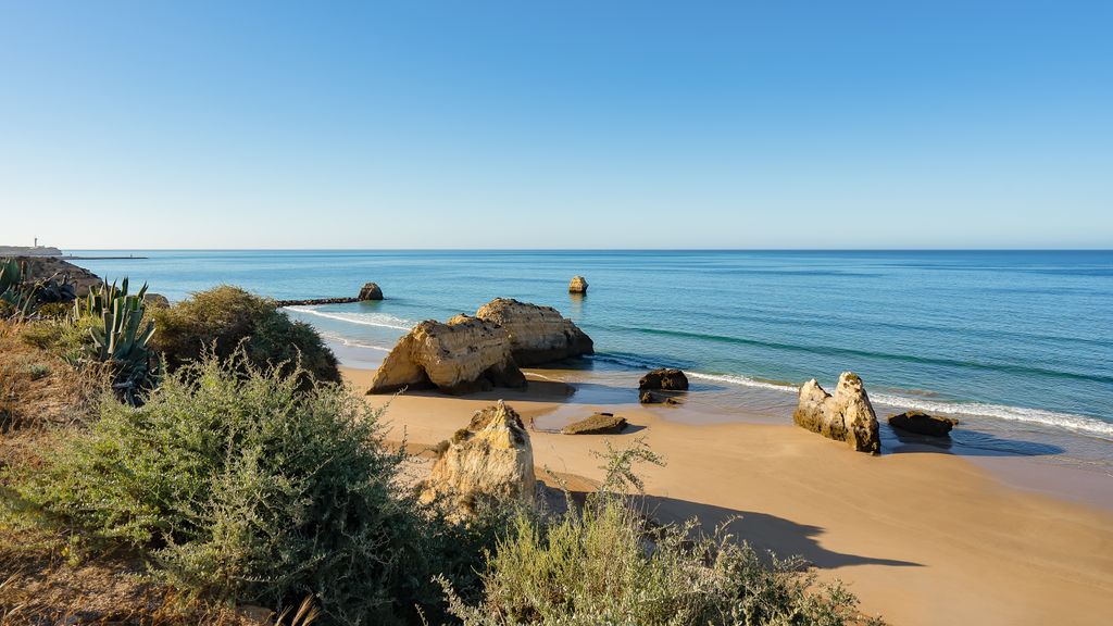 Praia da Rocha Wonder w/ Balcony by LovelyStay