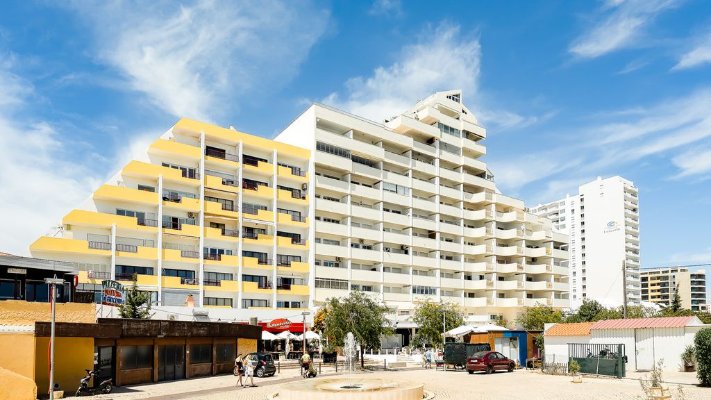 Praia da Rocha Wonder w/ Balcony by LovelyStay