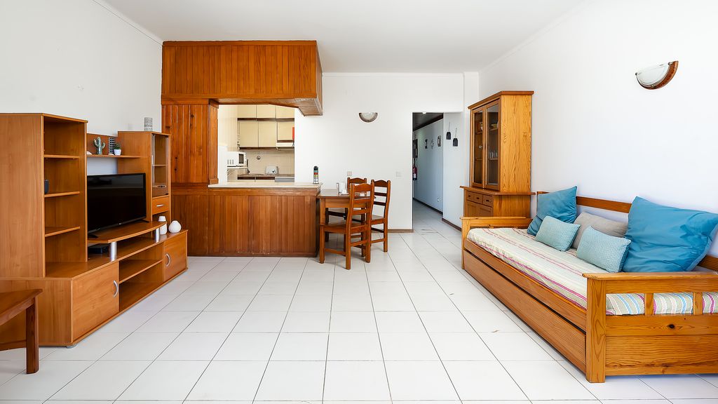Praia da Rocha Wonder w/ Balcony by LovelyStay