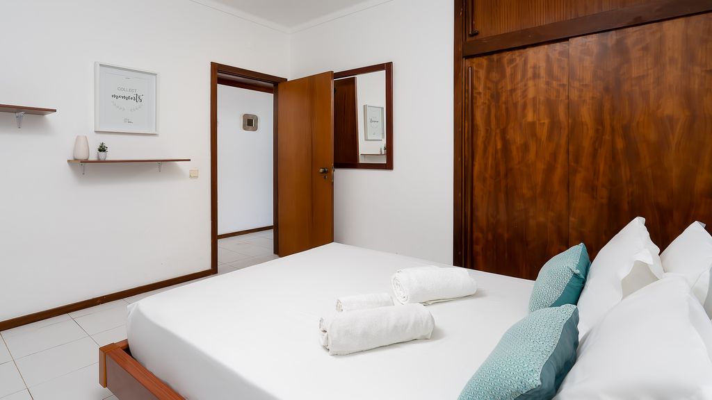 Praia da Rocha Wonder w/ Balcony by LovelyStay