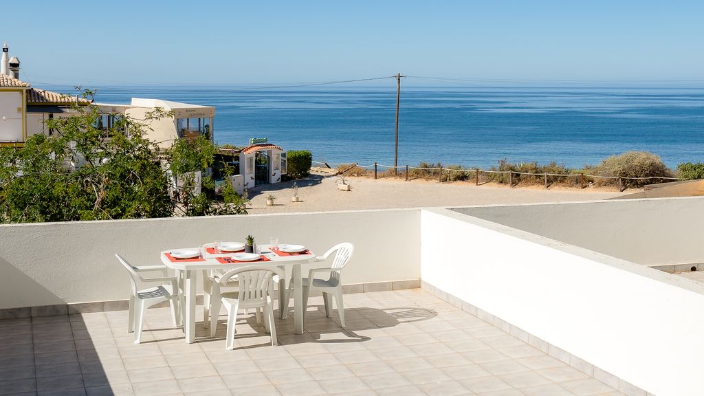 Praia da Rocha Wonder w/ Balcony by LovelyStay