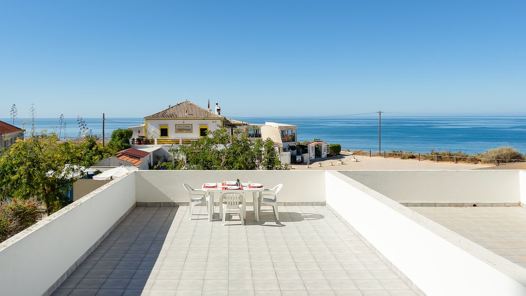 Praia da Rocha Wonder w/ Balcony by LovelyStay
