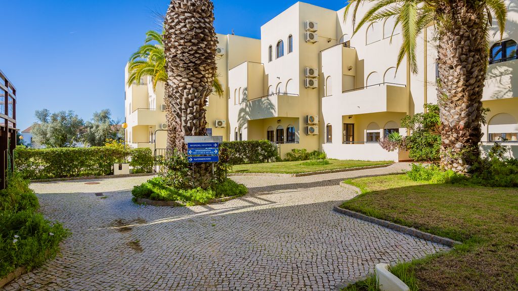Quinta dos Arcos 2BR w/ AC & Pool by LovelyStay