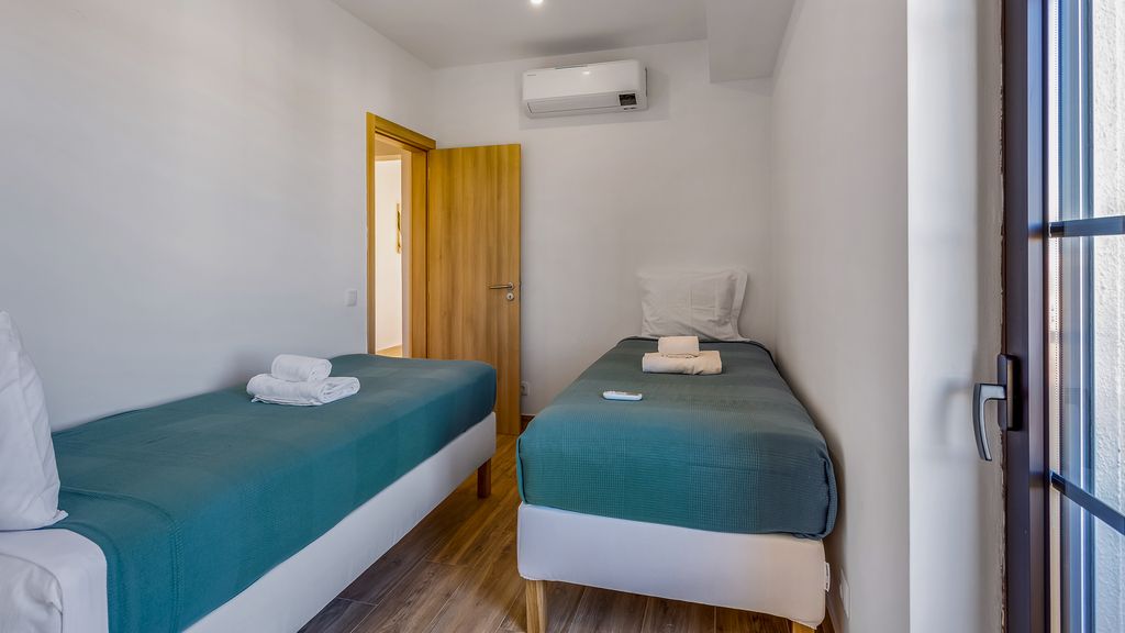 Quinta dos Arcos 2BR w/ AC & Pool by LovelyStay