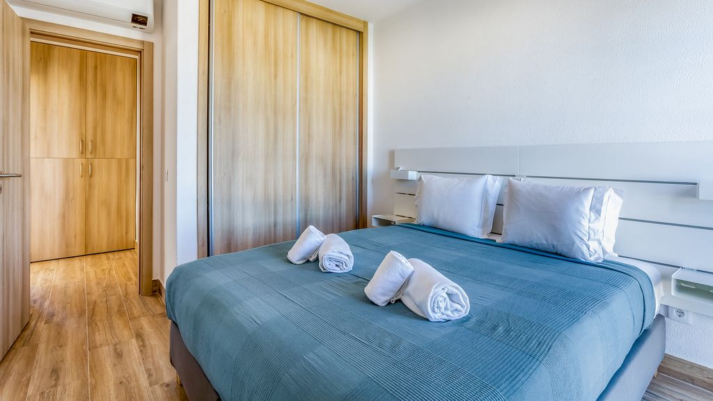 Quinta dos Arcos 2BR w/ AC & Pool by LovelyStay