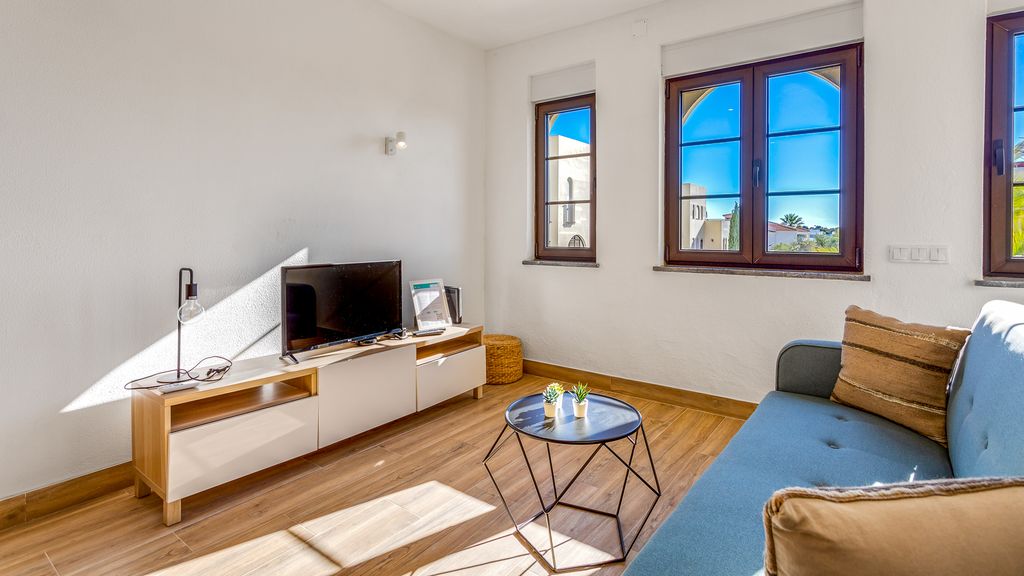 Quinta dos Arcos 2BR w/ AC & Pool by LovelyStay