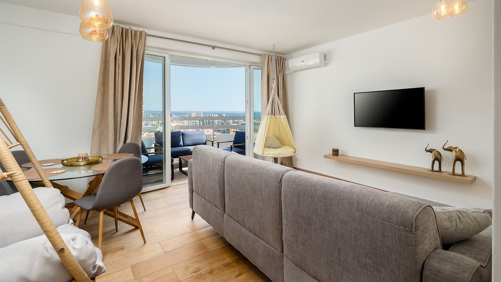 Charming Apt W/ Pool & Balcony by LovelyStay