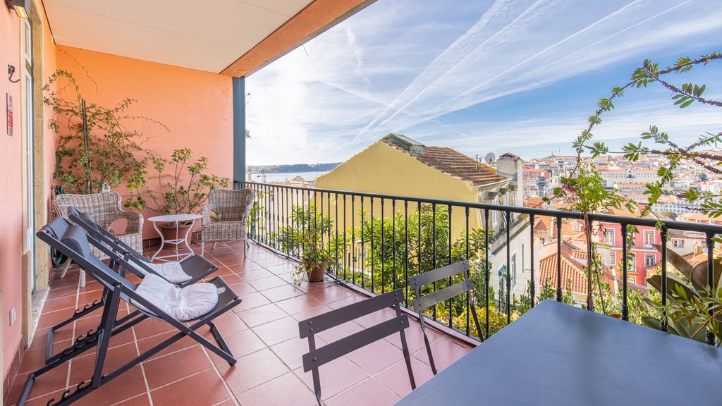 Castelo Design W/ Balcony & View by LovelyStay