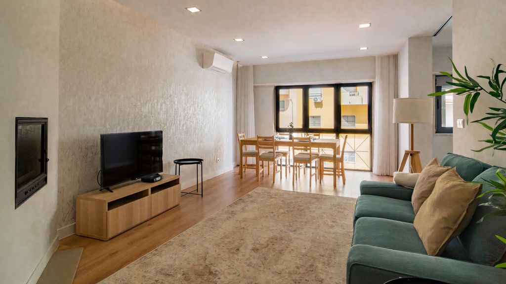 Modern 3 BDR Apartment by LovelyStay