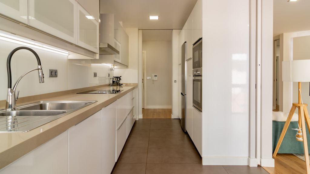 Modern 3 BDR Apartment by LovelyStay
