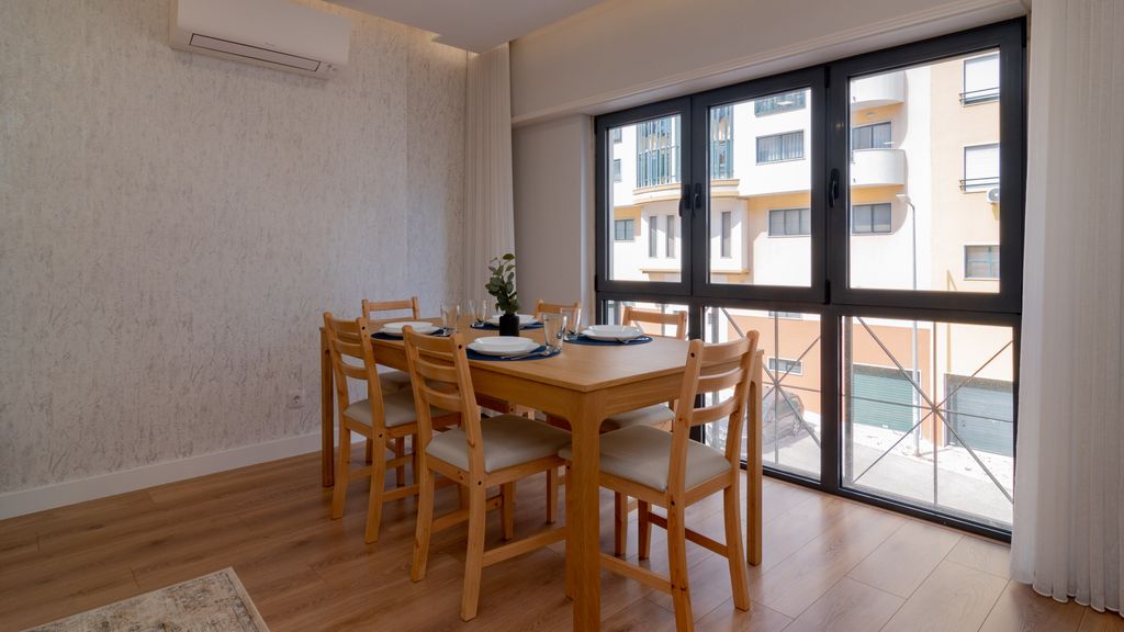 Modern 3 BDR Apartment by LovelyStay