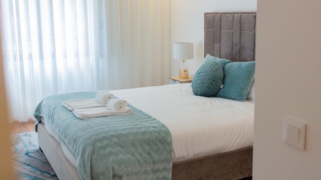 Stunning Apartment w/ Free Parking by LovelyStay
