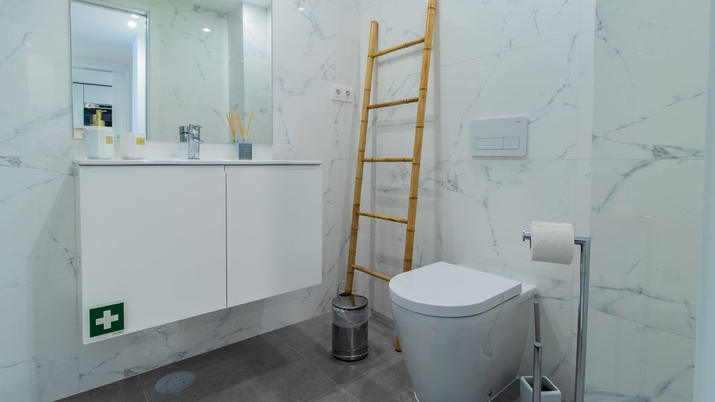 Stunning Apartment w/ Free Parking by LovelyStay