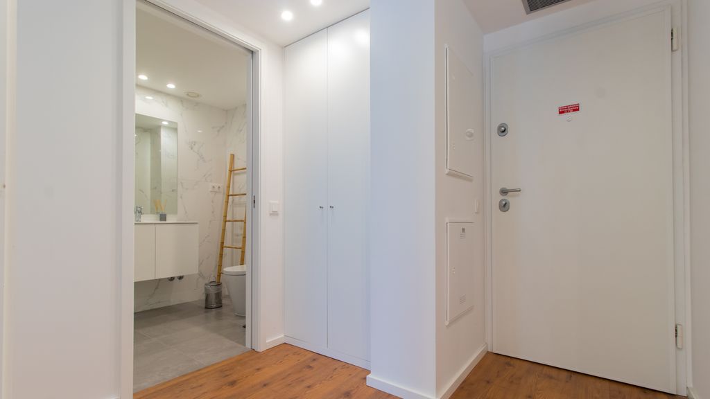 Stunning Apartment w/ Free Parking by LovelyStay