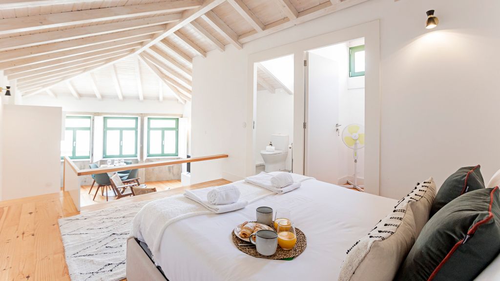Bright & Central Studio by LovelyStay