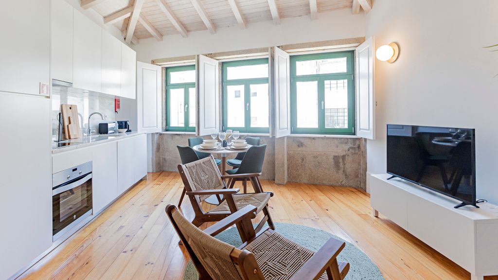 Bright & Central Studio by LovelyStay