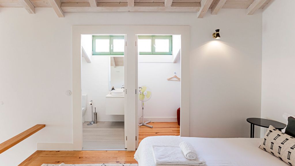 Bright & Central Studio by LovelyStay