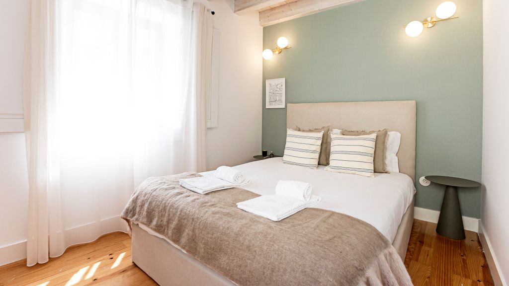 Central 2BR Apartment w/ Patio by LovelyStay