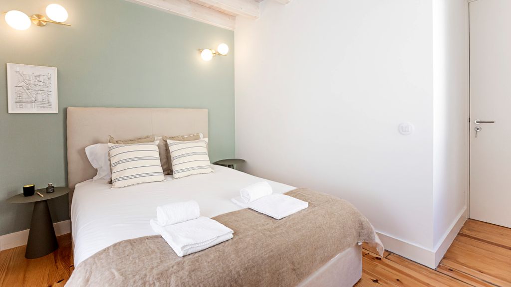 Central 2BR Apartment w/ Patio by LovelyStay