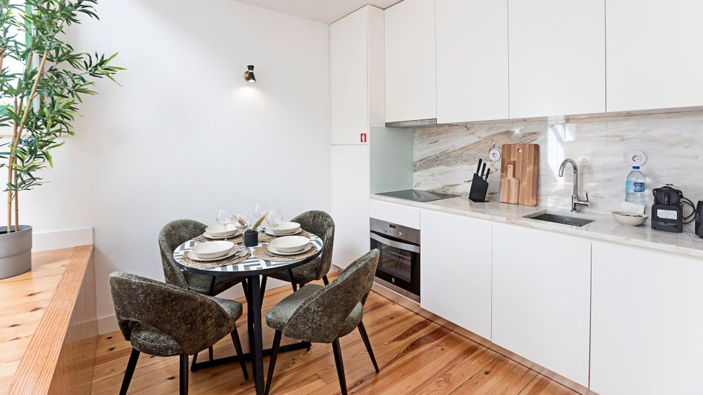 Central 2BR Apartment w/ Patio by LovelyStay