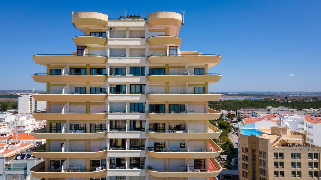 1BDR Apartment W/Beach View by LovelyStay