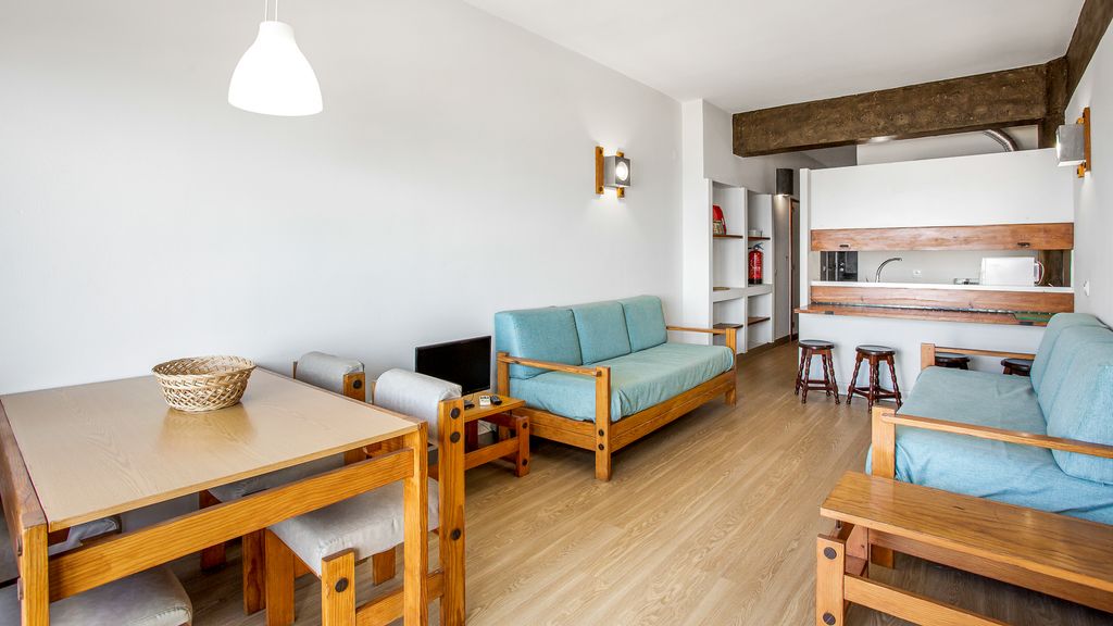 1BDR Apartment W/Beach View by LovelyStay