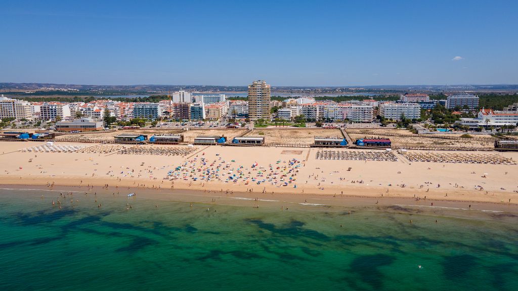 1BDR Apartment W/Beach View by LovelyStay