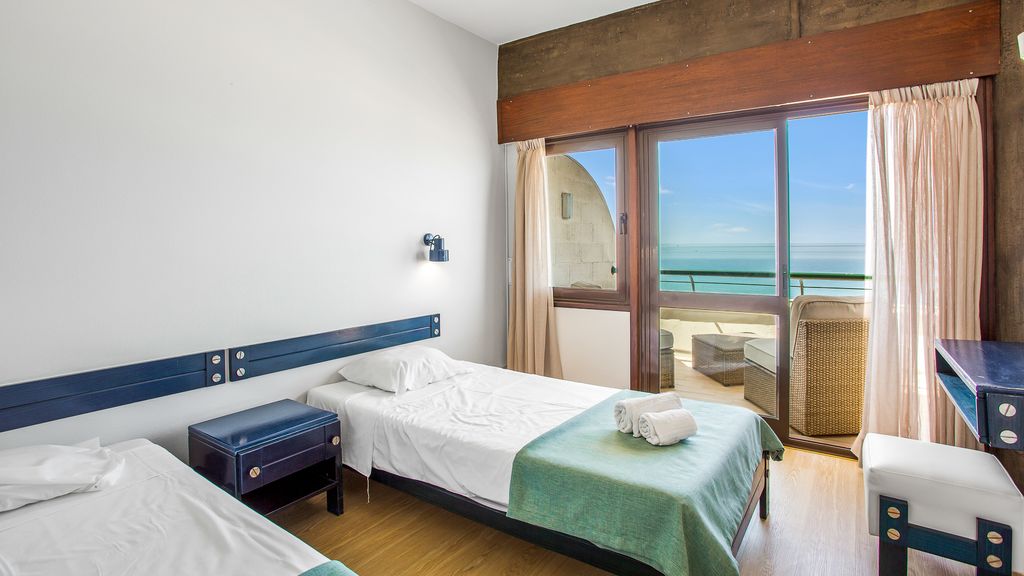1BDR Apartment W/Beach View by LovelyStay