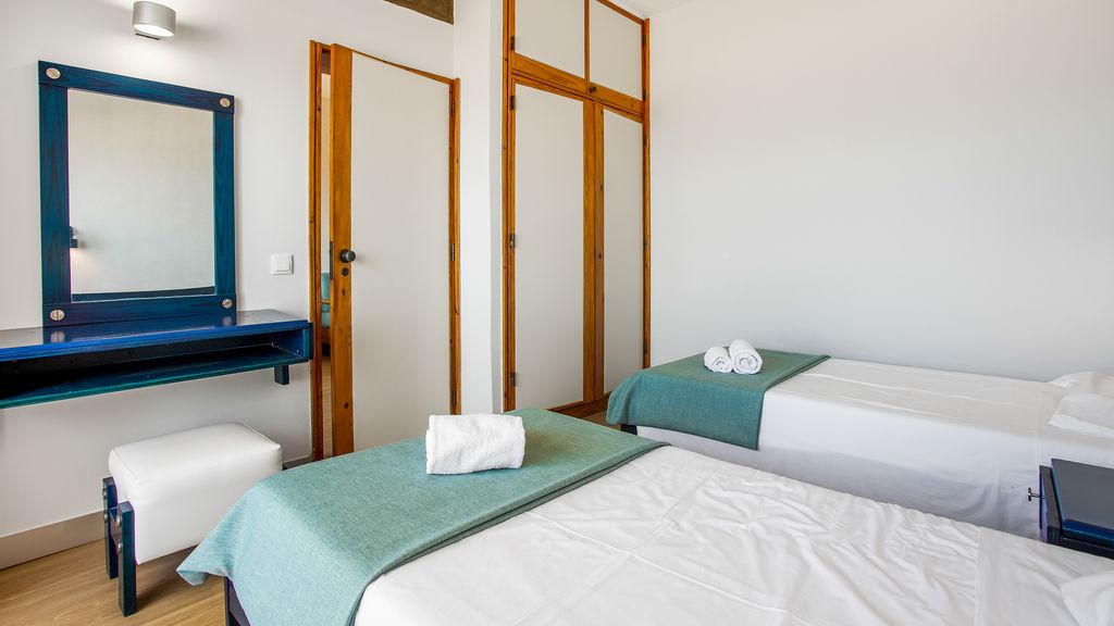 1BDR Apartment W/Beach View by LovelyStay