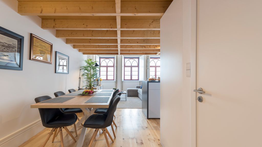 Modern Loft in City Center by LovelyStay