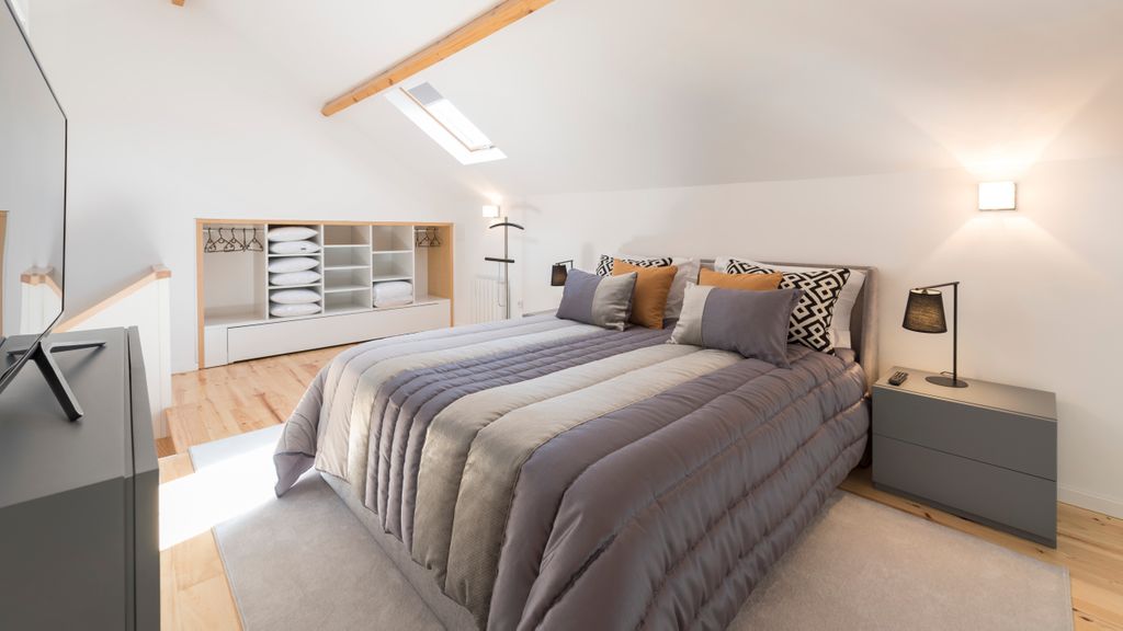 Modern Loft in City Center by LovelyStay