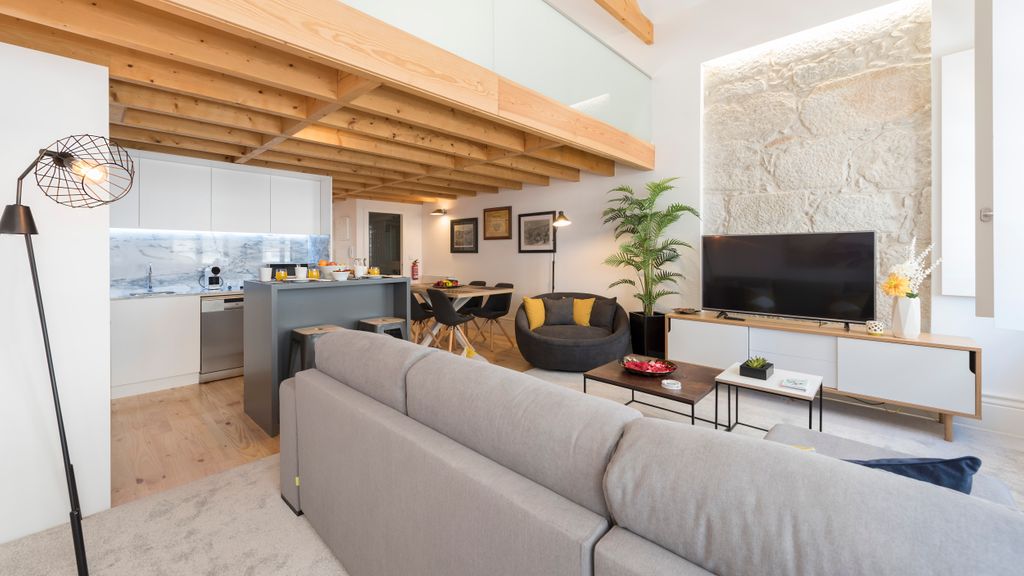Modern Loft in City Center by LovelyStay