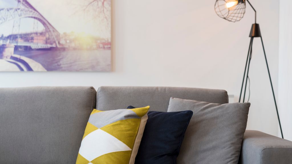 Modern Loft in City Center by LovelyStay
