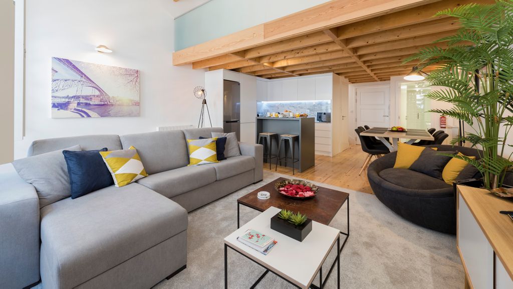 Modern Loft in City Center by LovelyStay