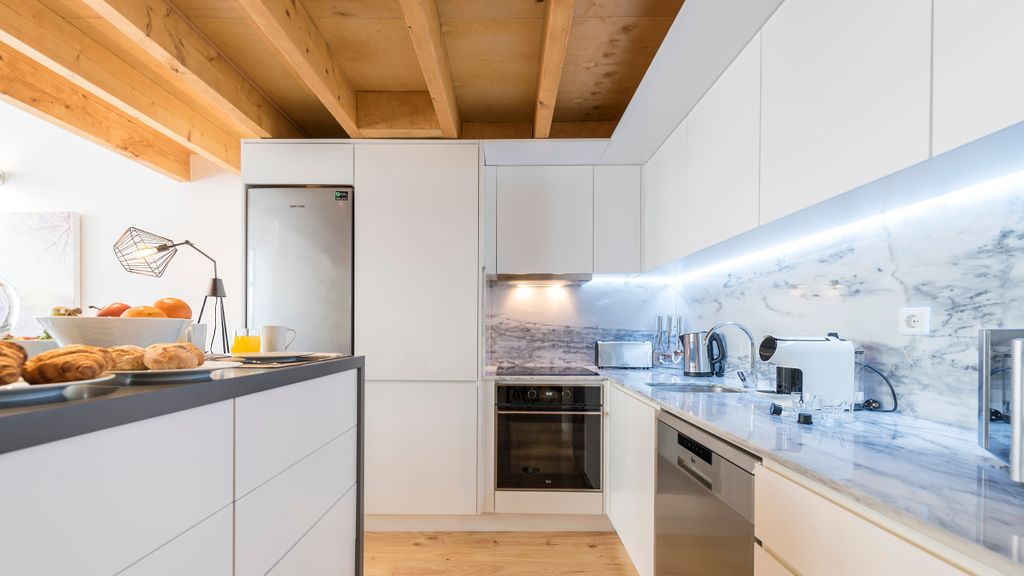 Modern Loft in City Center by LovelyStay