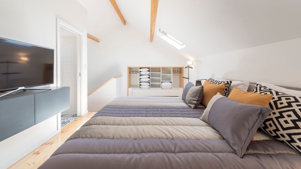 Modern Loft in City Center by LovelyStay