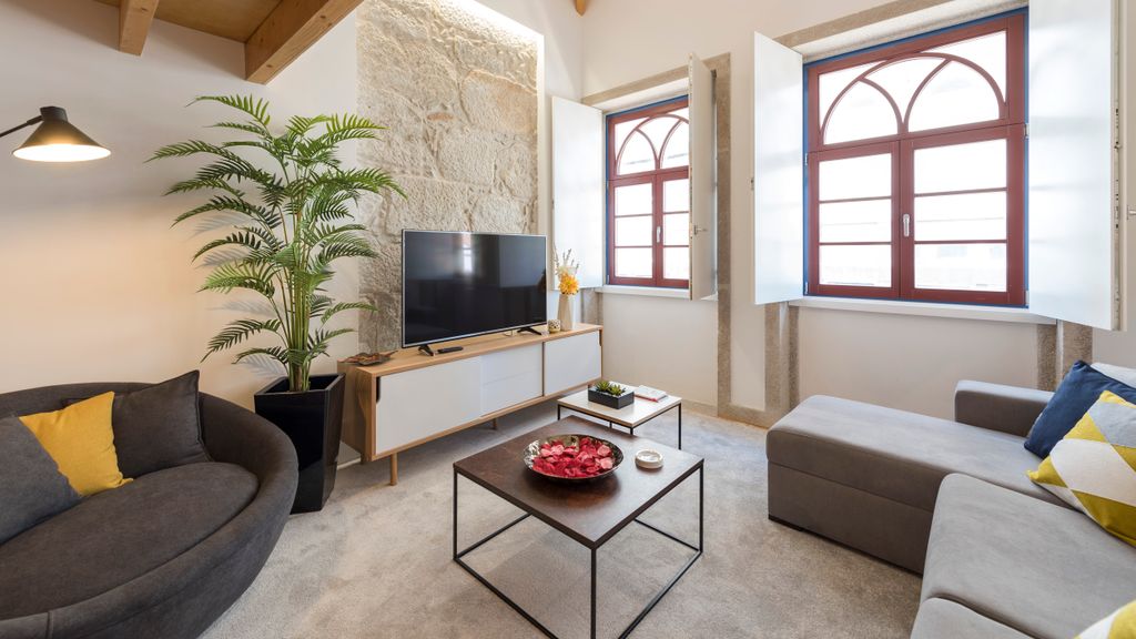 Modern Loft in City Center by LovelyStay