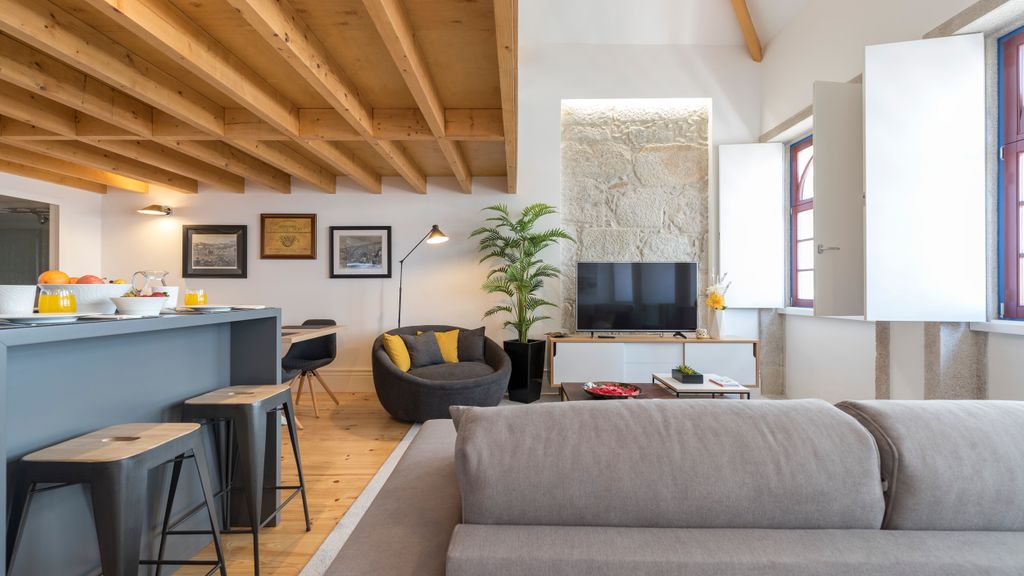 Modern Loft in City Center by LovelyStay