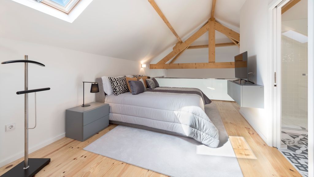Modern Loft in City Center by LovelyStay