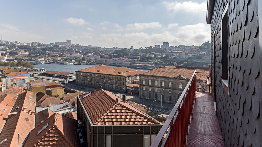 Wonderful Flat Near River w/ AC by LovelyStay