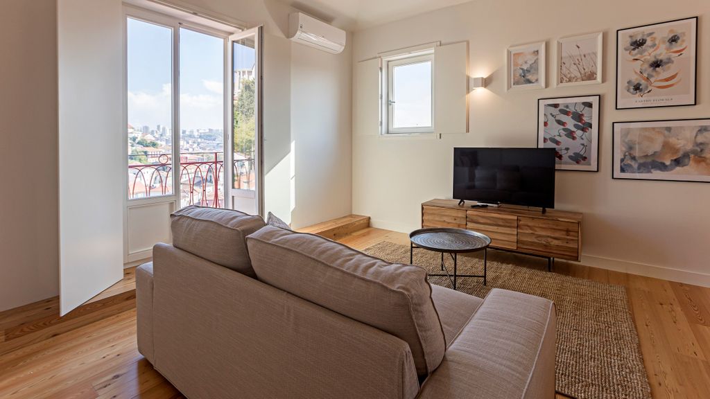 Wonderful Flat Near River w/ AC by LovelyStay