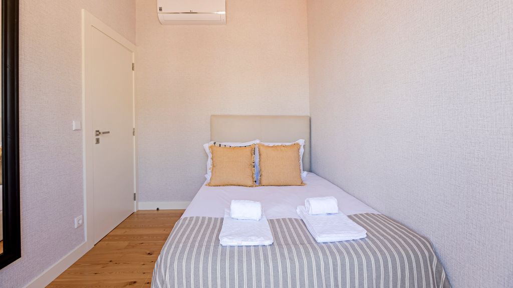 Wonderful Flat Near River w/ AC by LovelyStay